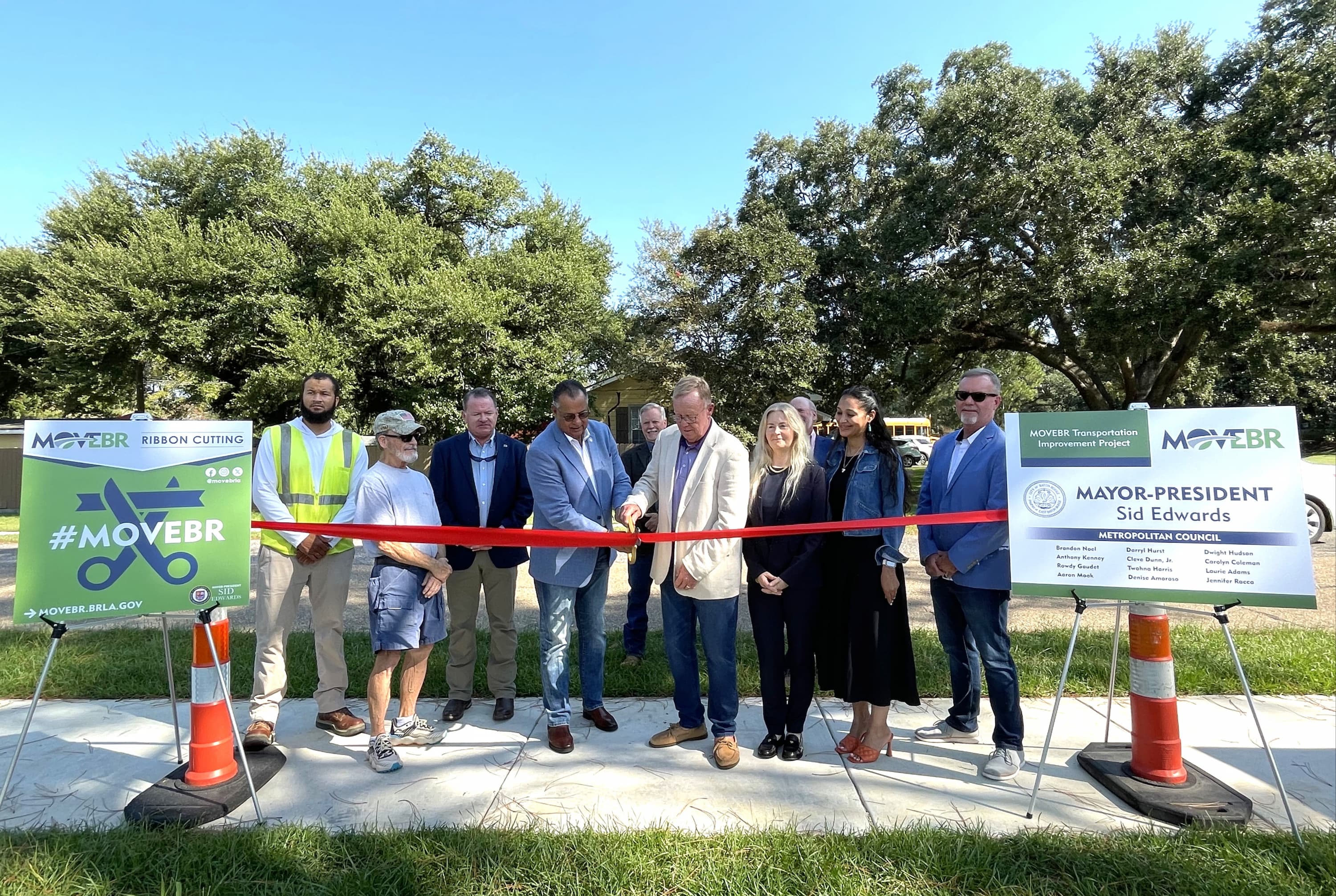 image of Hundred Oaks Ribbon Cutting
