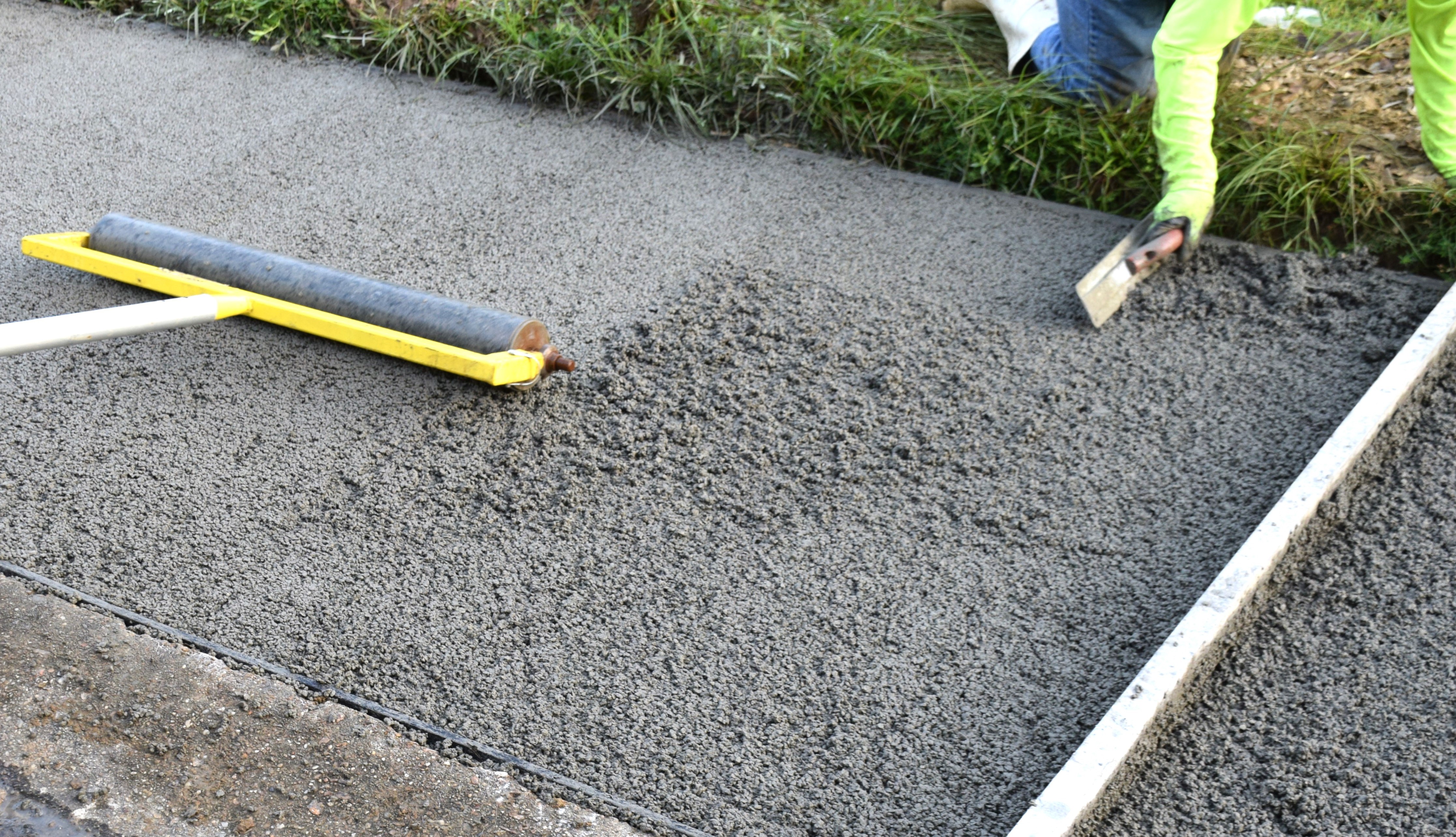 Pervious pavement sidewalks on Centurion Avenue