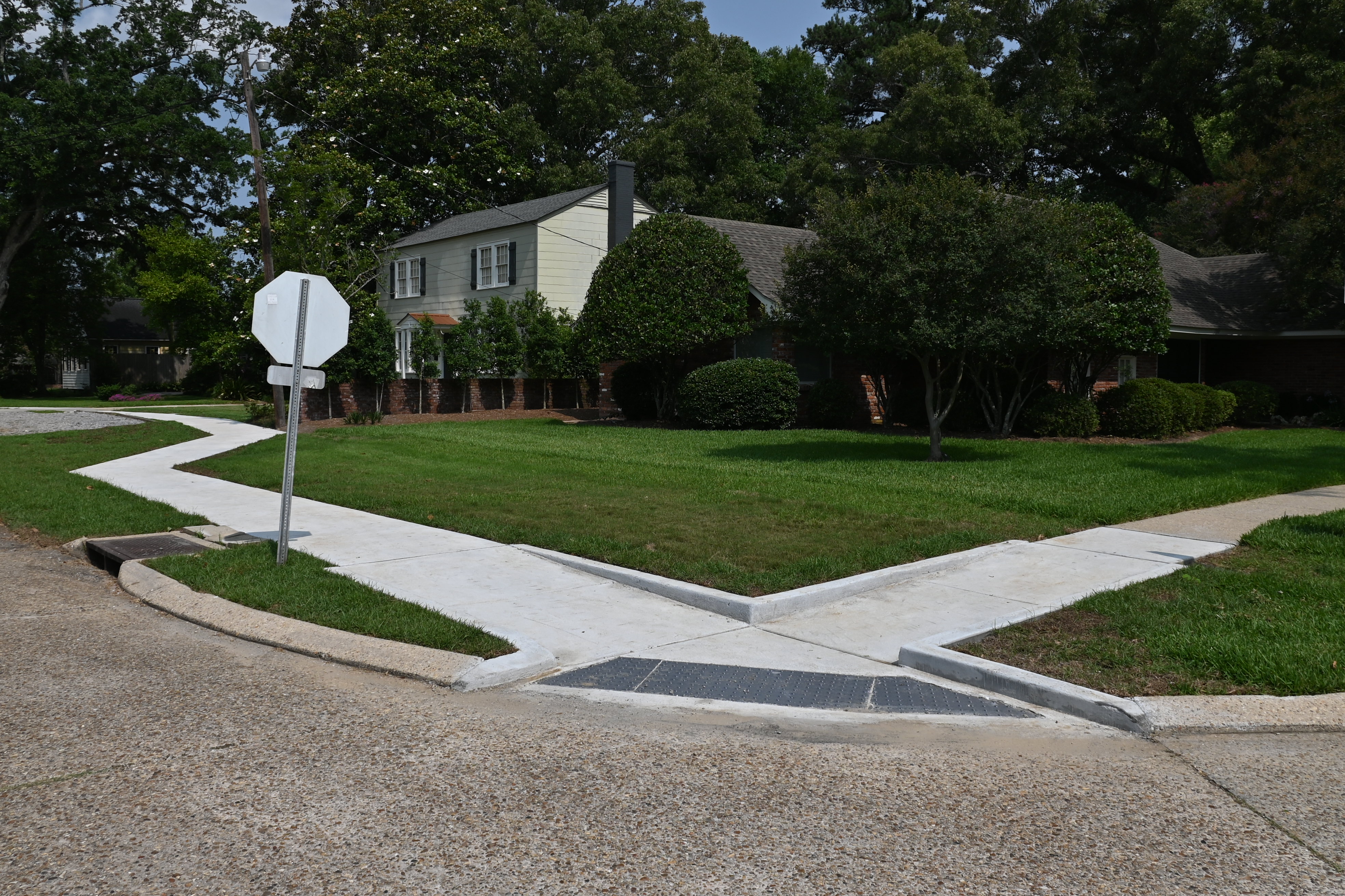 Hundred Oaks Avenue Sidewalks